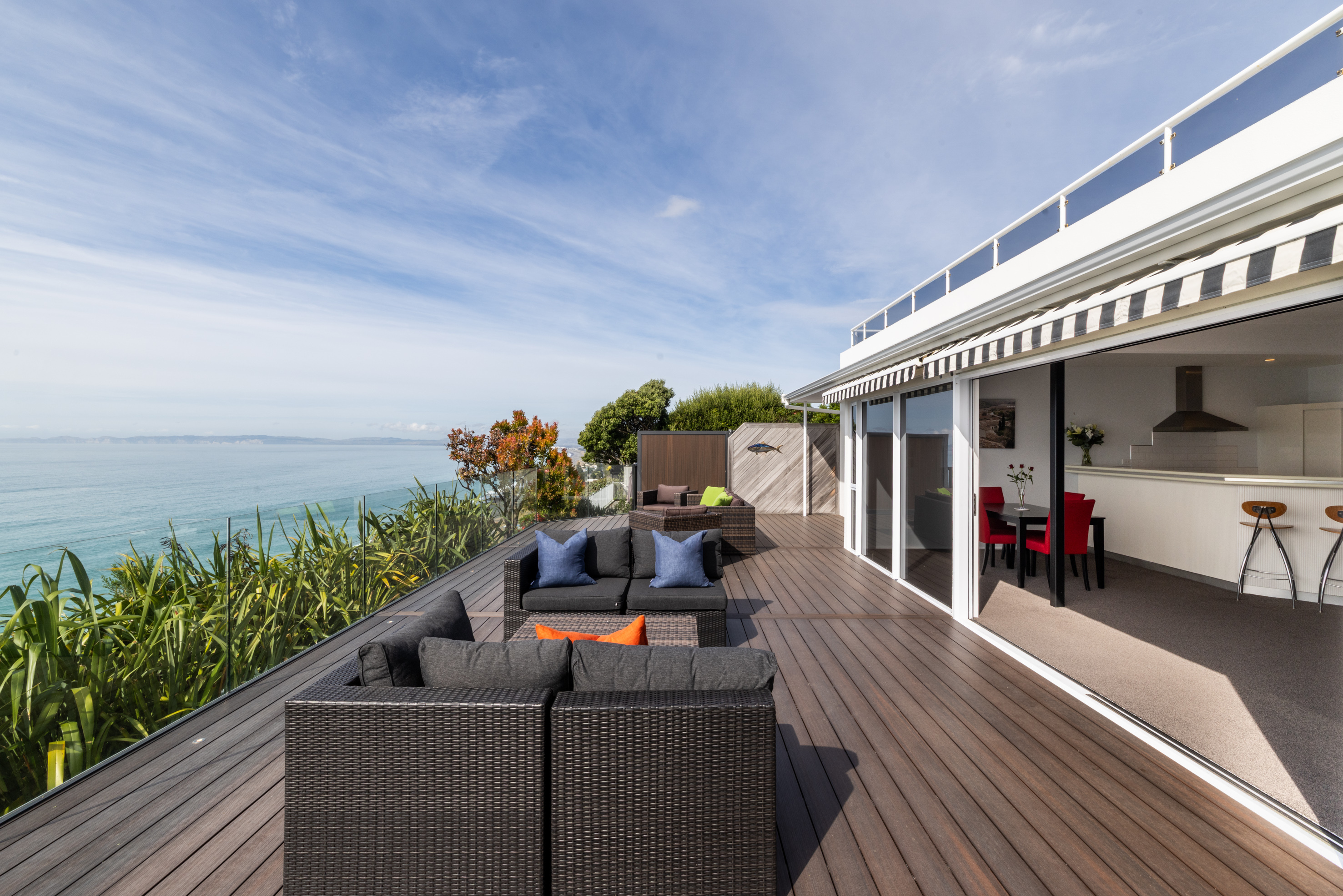  Outstanding Buying on Bluff Hill - 物件實景