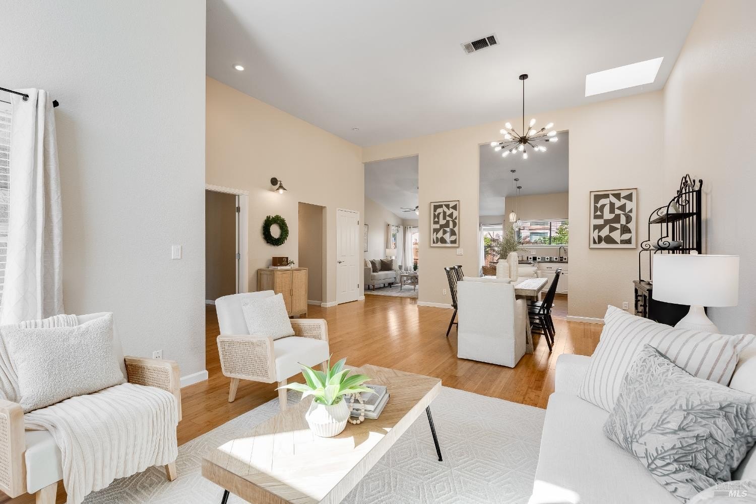 Vacaville, California, 95687, United States, 3 Bedrooms Bedrooms, ,2 BathroomsBathrooms,Residential,For Sale,1932568