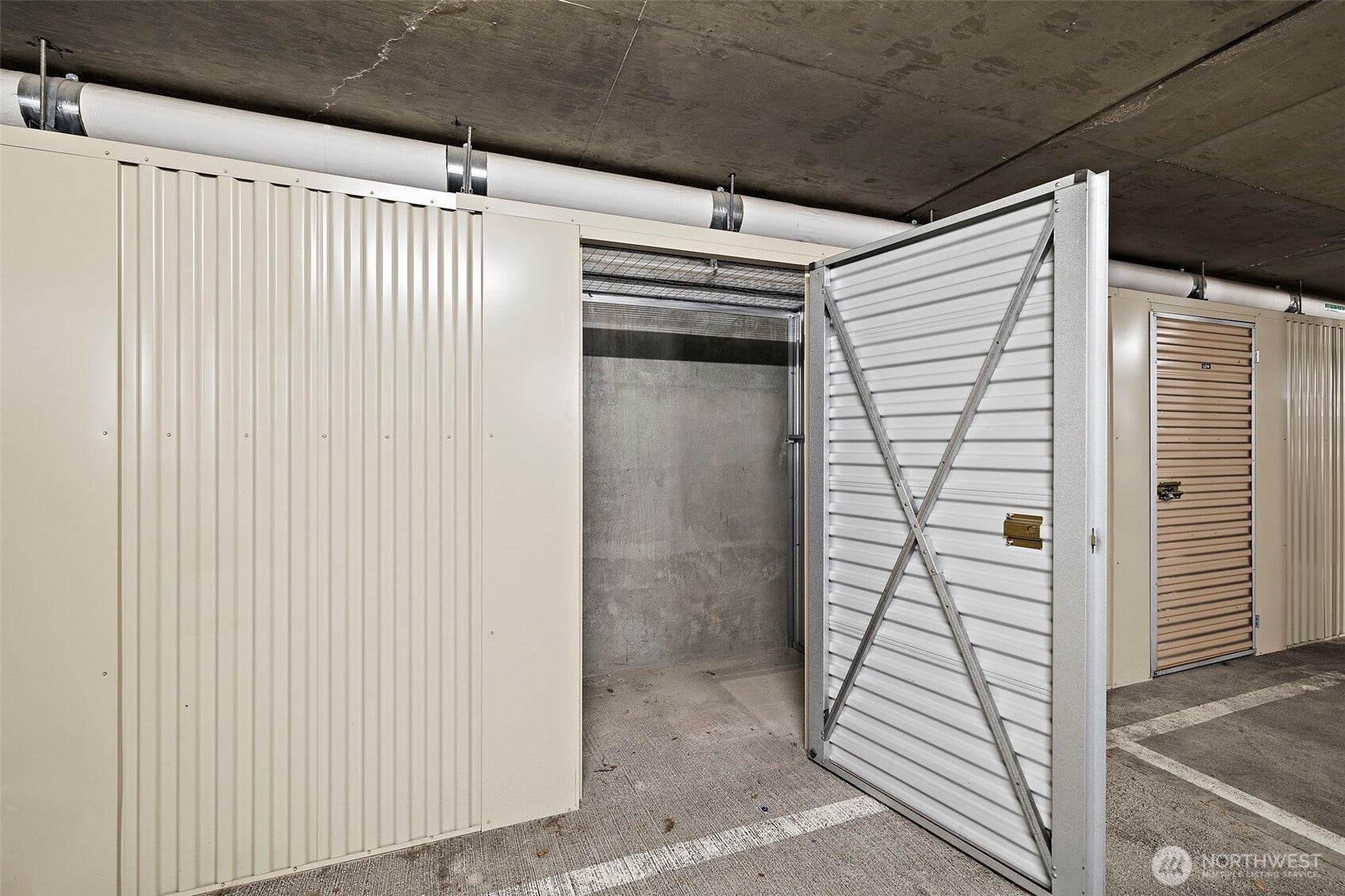 Bellevue, Washington, 98004, United States, 2 Bedrooms Bedrooms, ,1 BathroomBathrooms,Residential,For Sale,1975057