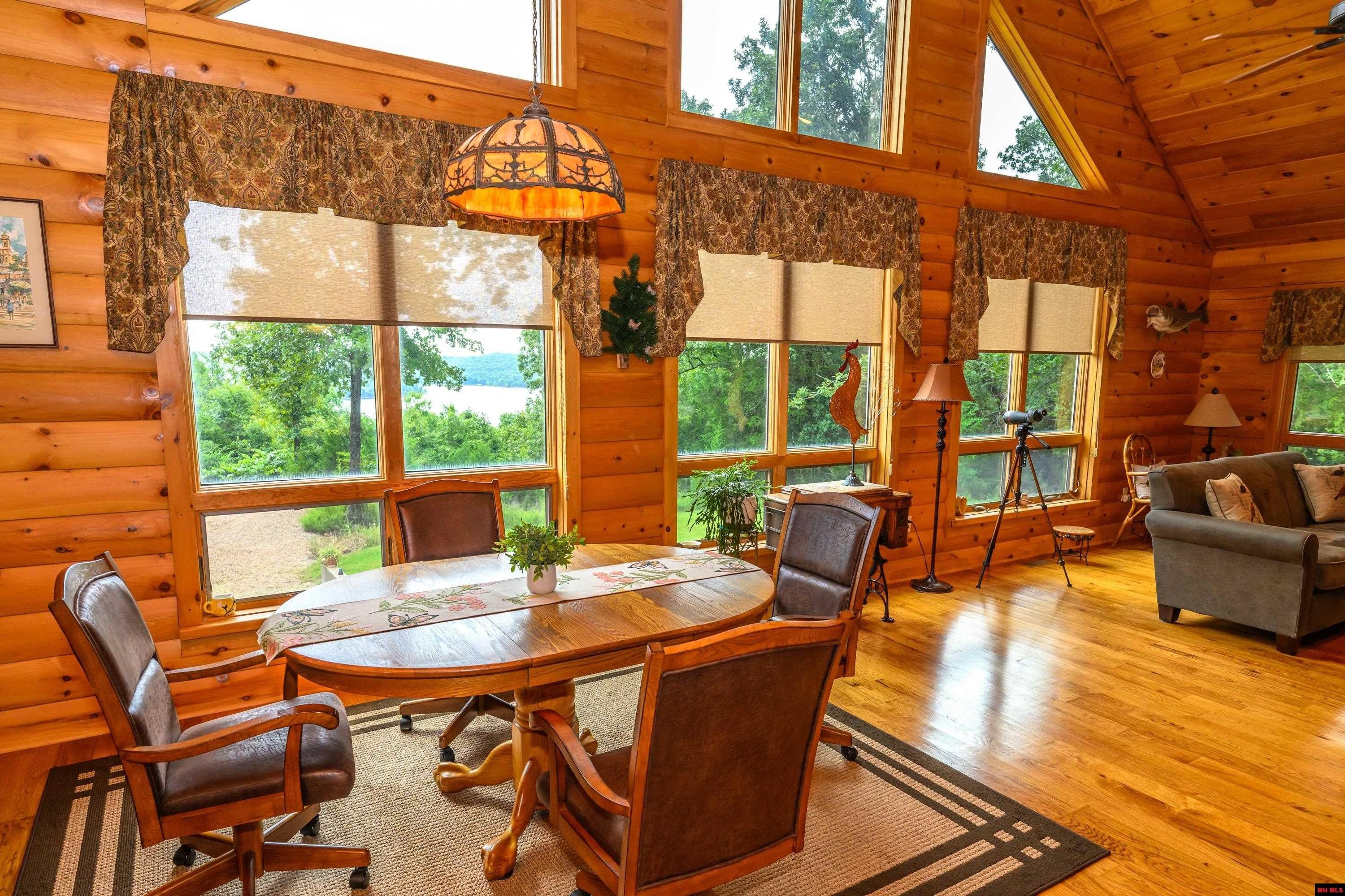 Mountain Home, Arkansas, 72653, United States, 3 Bedrooms Bedrooms, ,3 BathroomsBathrooms,Residential,For Sale,1895222