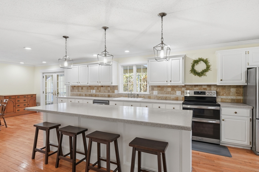 Monson, Massachusetts, 01057, United States, 4 Bedrooms Bedrooms, ,3 BathroomsBathrooms,Residential,For Sale,1969322