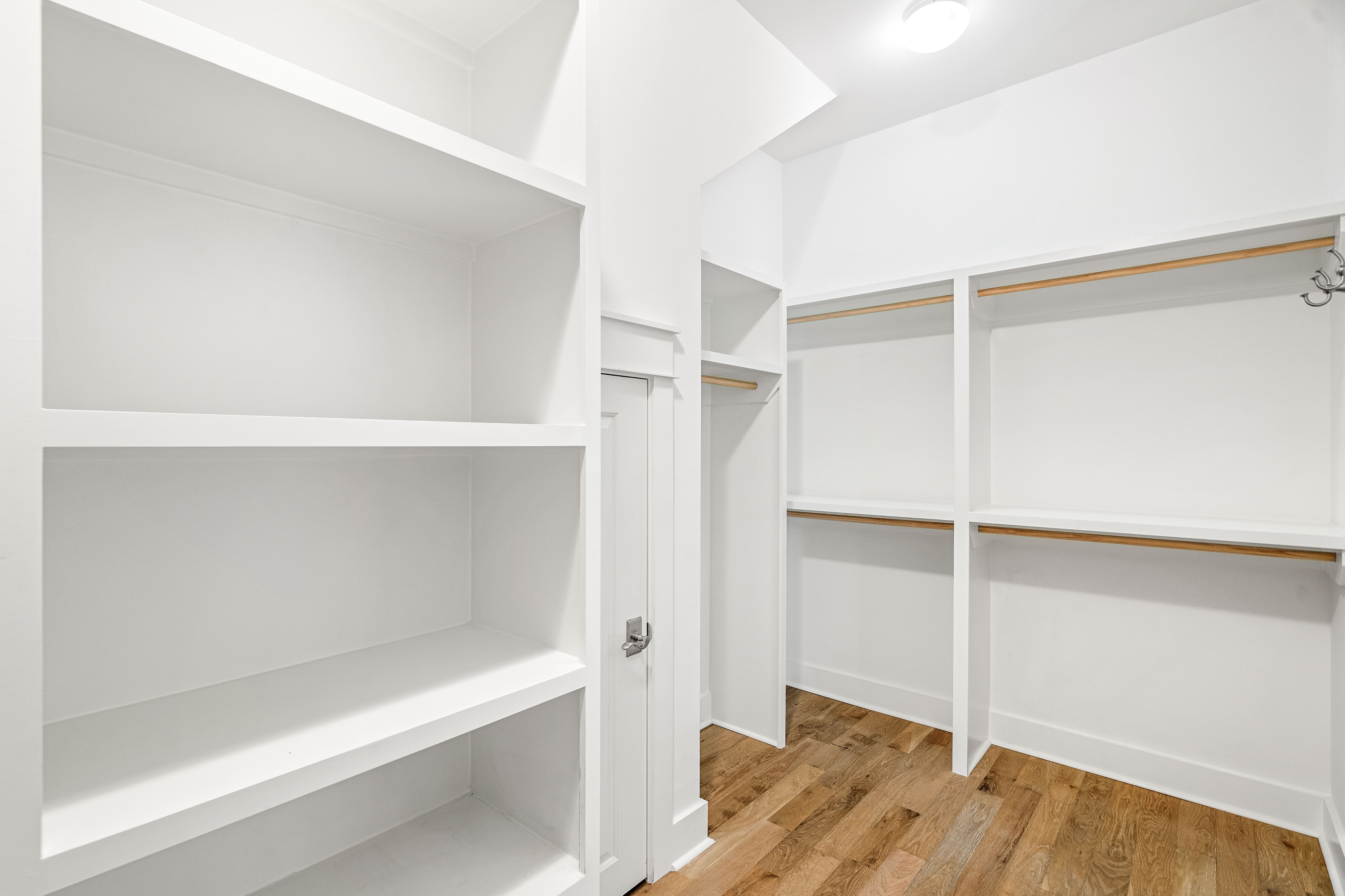  Beautifully Appointed Corner-Lot Home Steps from Village Commons Amenities - 物件實景