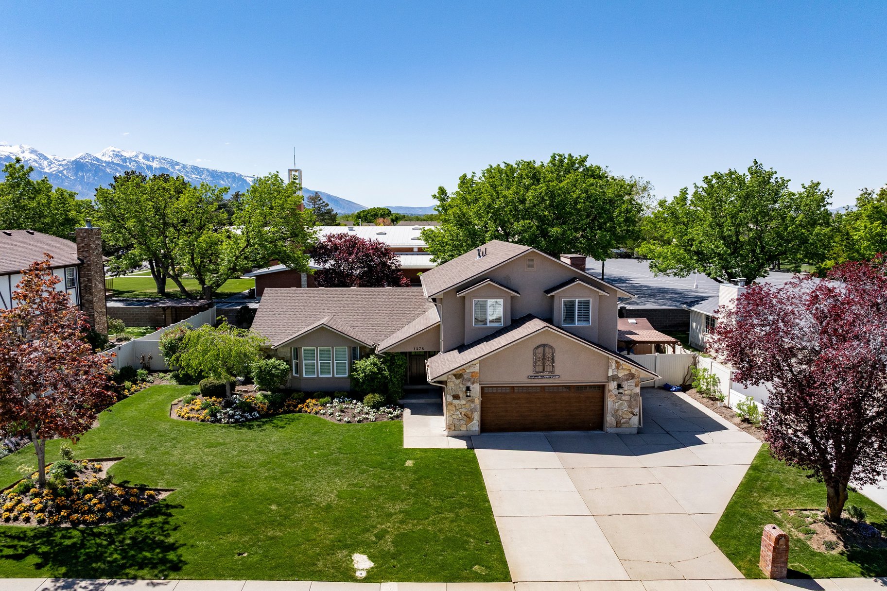  Private Holladay Retreat with Dual Primary Suites & Beautifully Maintained Yard. - 物件實景