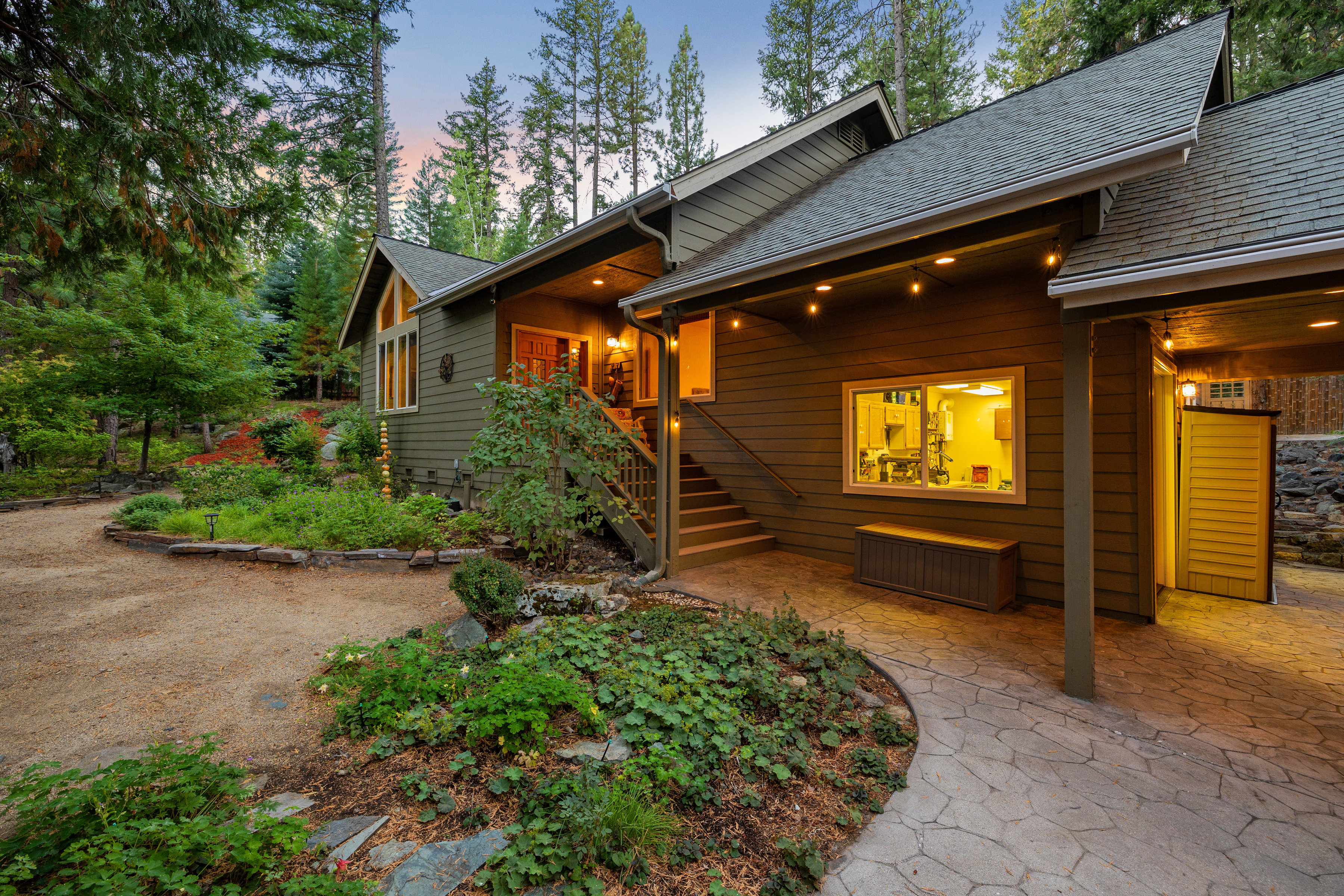  Luxury Mountain Retreat with Guest House on 1 Acre in the Heart of Graeagle - 物件實景