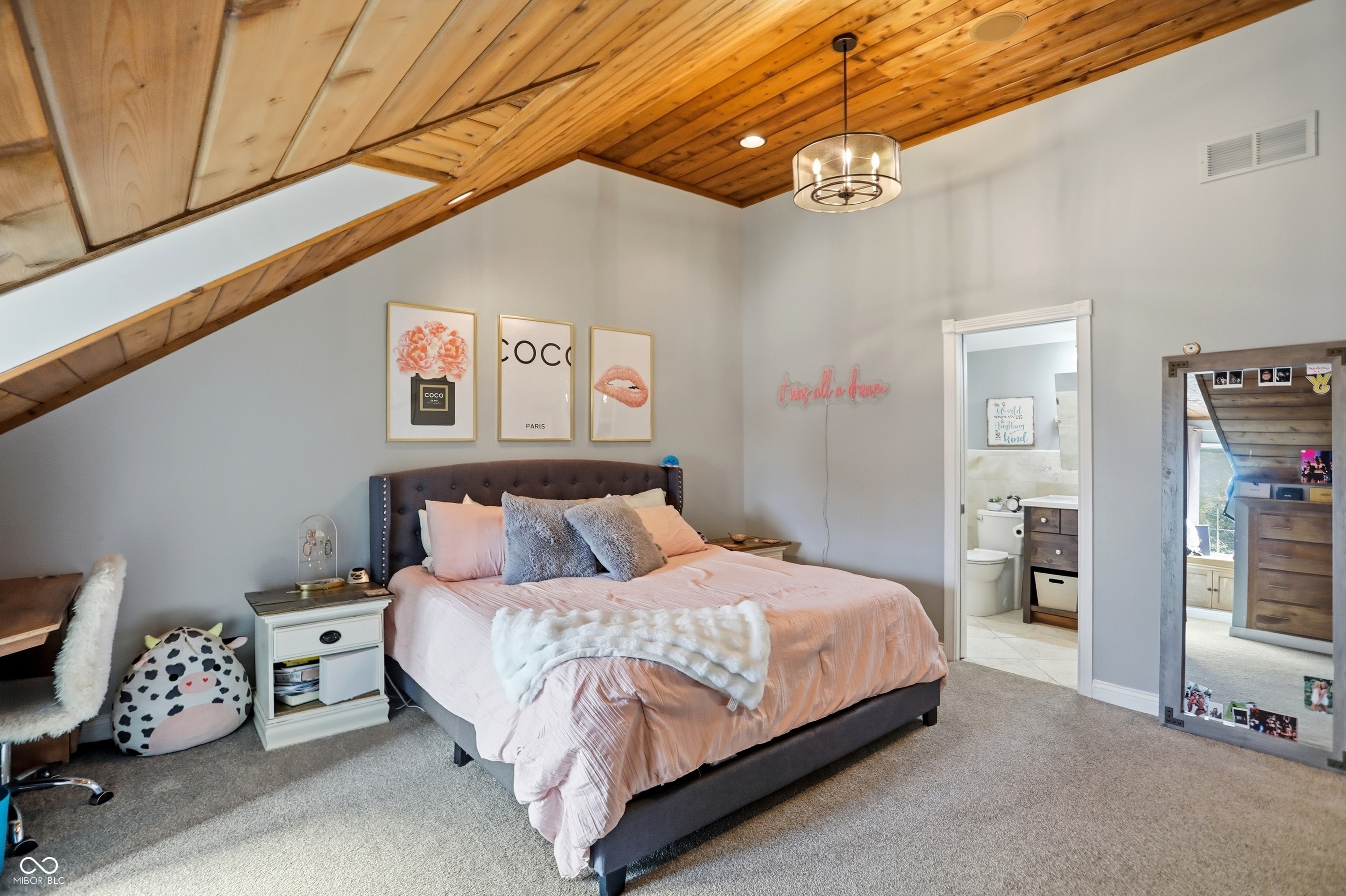 Bargersville, Indiana, 46106, United States, 5 Bedrooms Bedrooms, ,6 BathroomsBathrooms,Residential,For Sale,1992401