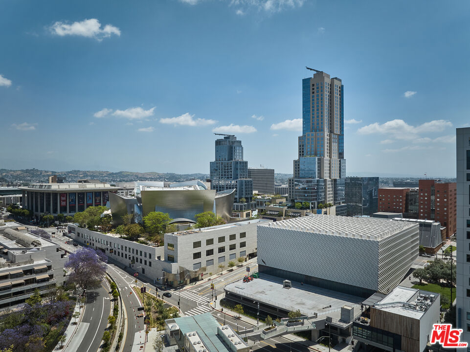 Los Angeles, California, 90012, United States, 2 Bedrooms Bedrooms, ,2 BathroomsBathrooms,Residential,For Sale,1839118