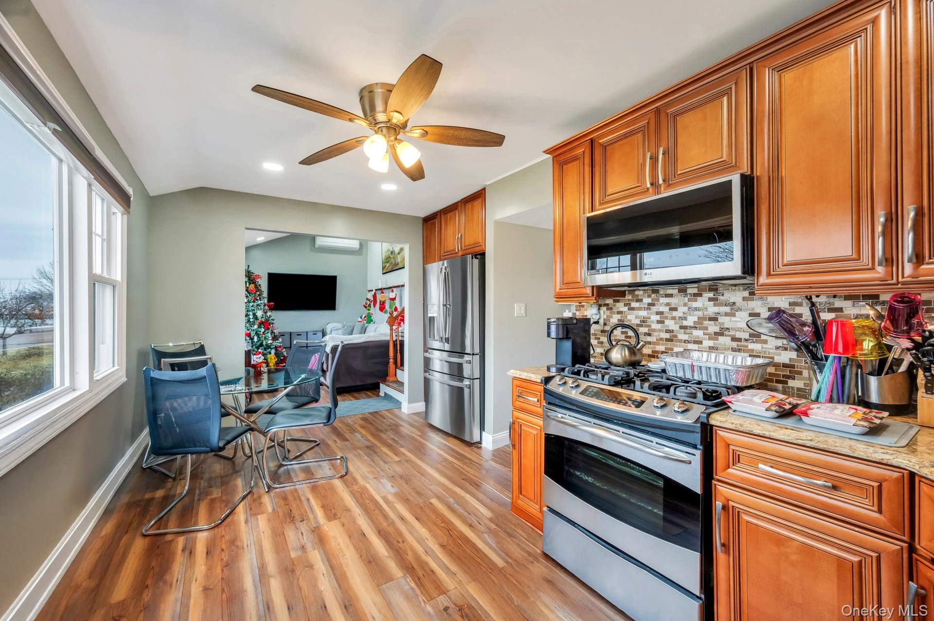 Freeport, New York, 11520, United States, 3 Bedrooms Bedrooms, ,2 BathroomsBathrooms,Residential,For Sale,1998348