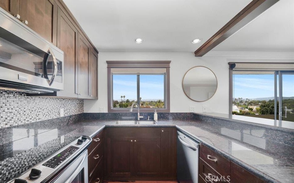 Los Angeles, California, 90066, United States, 1 Bedroom Bedrooms, ,1 BathroomBathrooms,Residential,For Sale,1885382