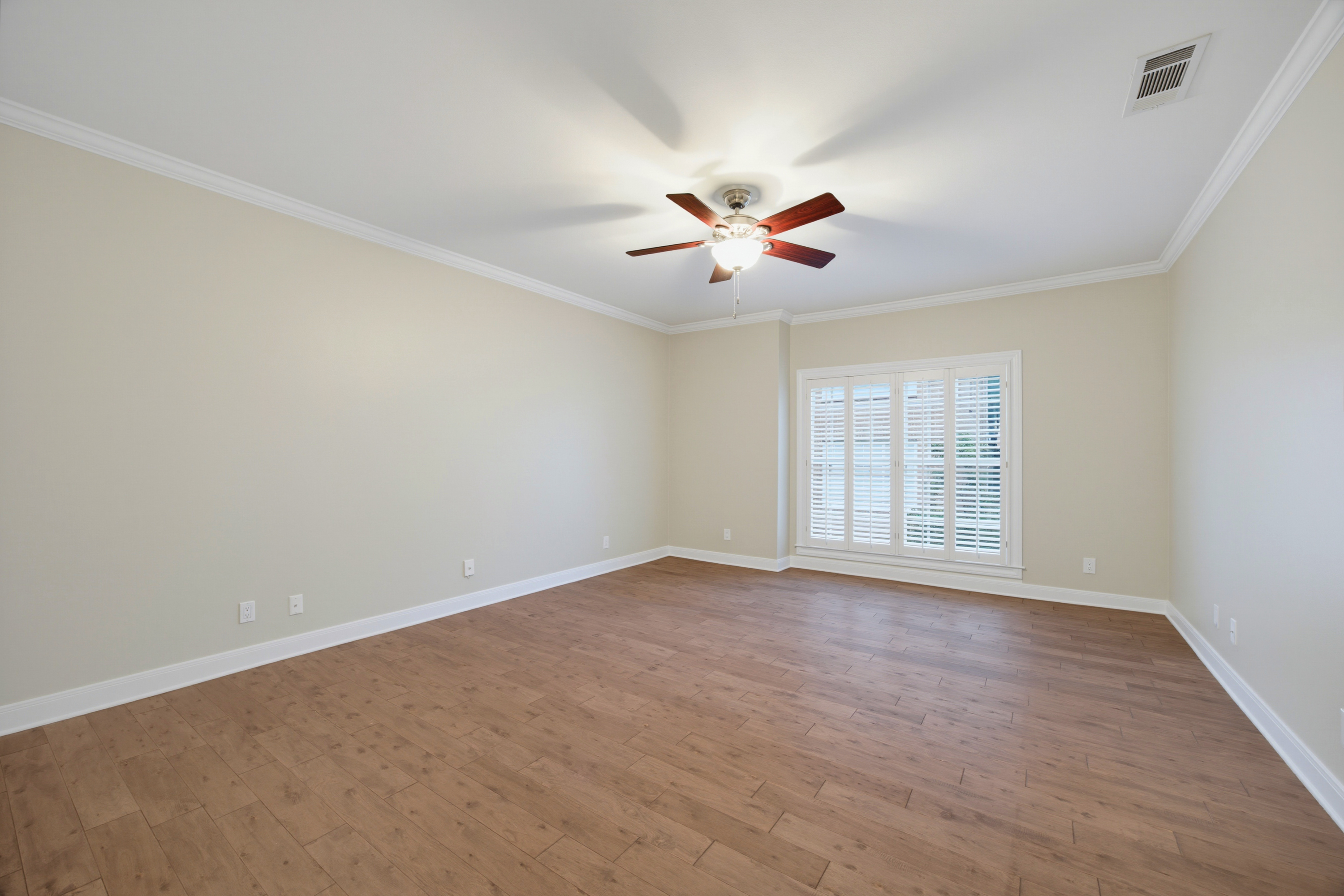  Highland Park Fabulous Three Bedroom Corner Condo at The Savoy, HPISD - 物件實景