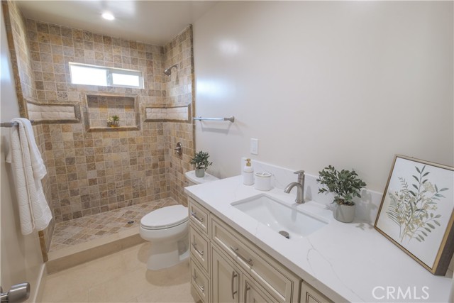 Compton, California, 90220, United States, 6 Bedrooms Bedrooms, ,5 BathroomsBathrooms,Residential,For Sale,2048011