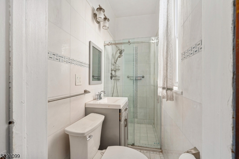 Newark City, New Jersey, 07104, United States, 15 Bedrooms Bedrooms, ,8 BathroomsBathrooms,Residential,For Sale,1996091