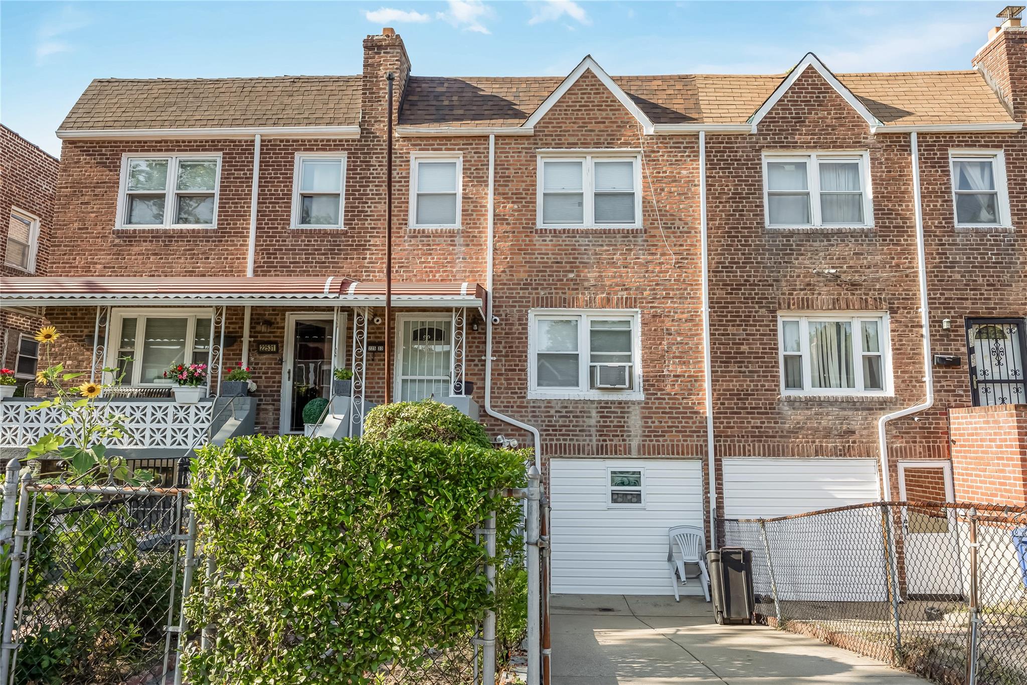 Cambria Heights, New York, 11429, United States, 3 Bedrooms Bedrooms, ,2 BathroomsBathrooms,Residential,For Sale,1877531