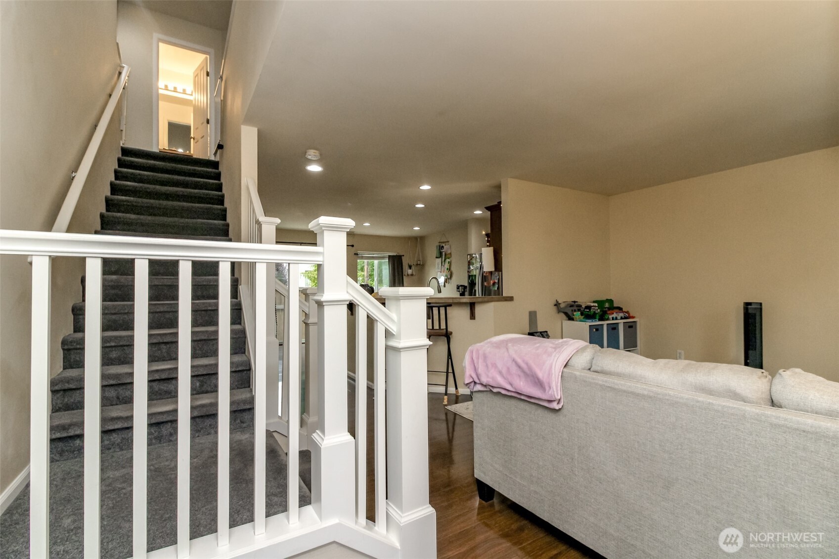 Puyallup, Washington, 98373, United States, 3 Bedrooms Bedrooms, ,3 BathroomsBathrooms,Residential,For Sale,1979459