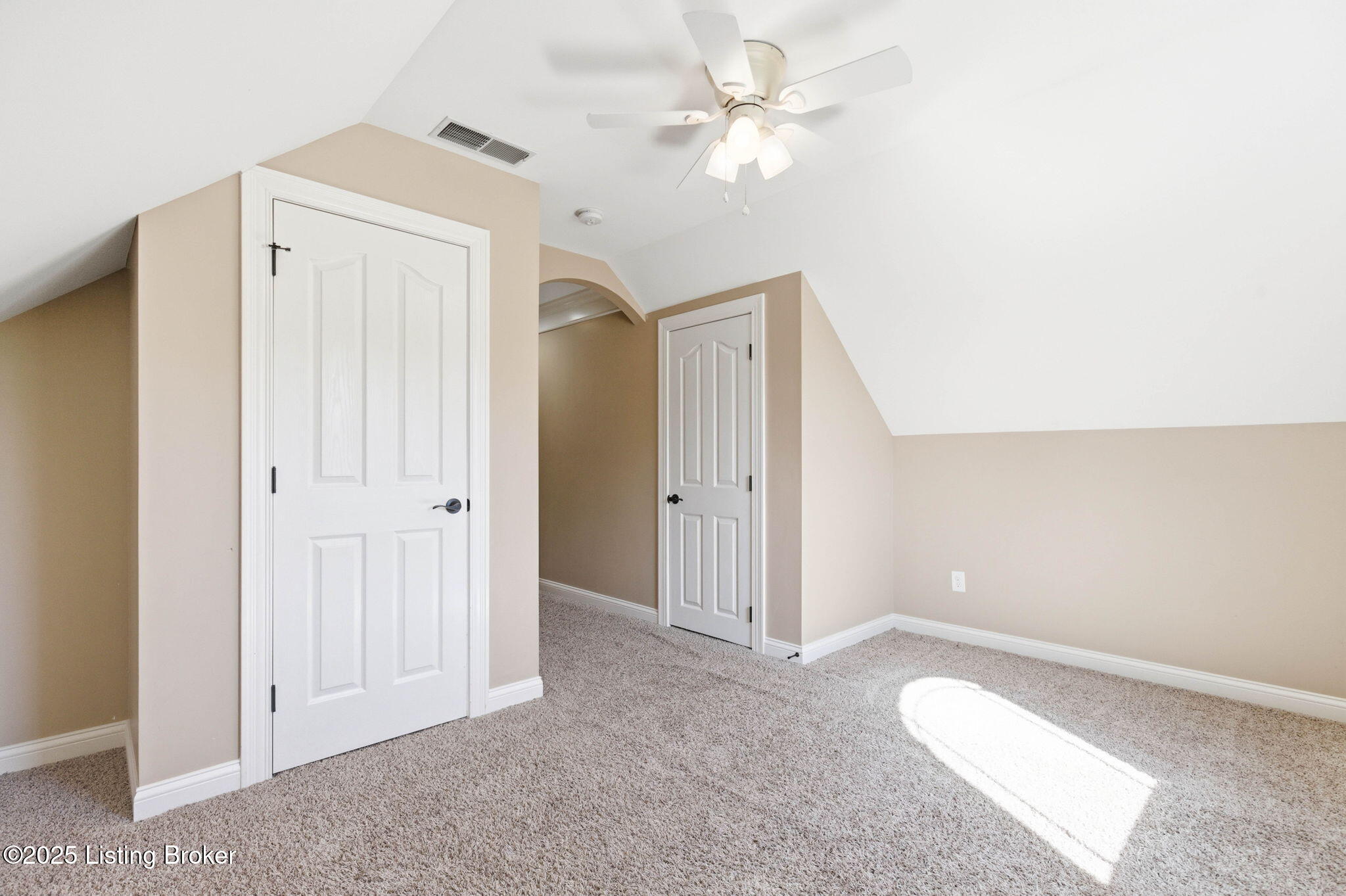 La Grange, Kentucky, 40031, United States, 5 Bedrooms Bedrooms, ,4 BathroomsBathrooms,Residential,For Sale,1971685