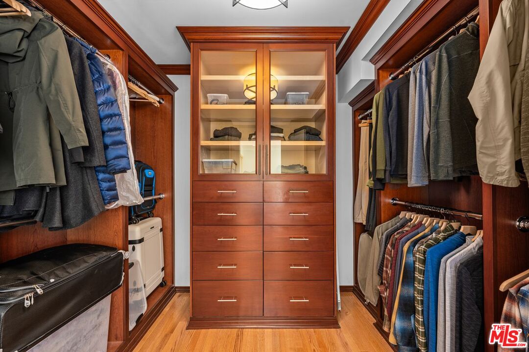 Sherman Oaks, California, 91423, United States, 3 Bedrooms Bedrooms, ,3 BathroomsBathrooms,Residential,For Sale,1986204