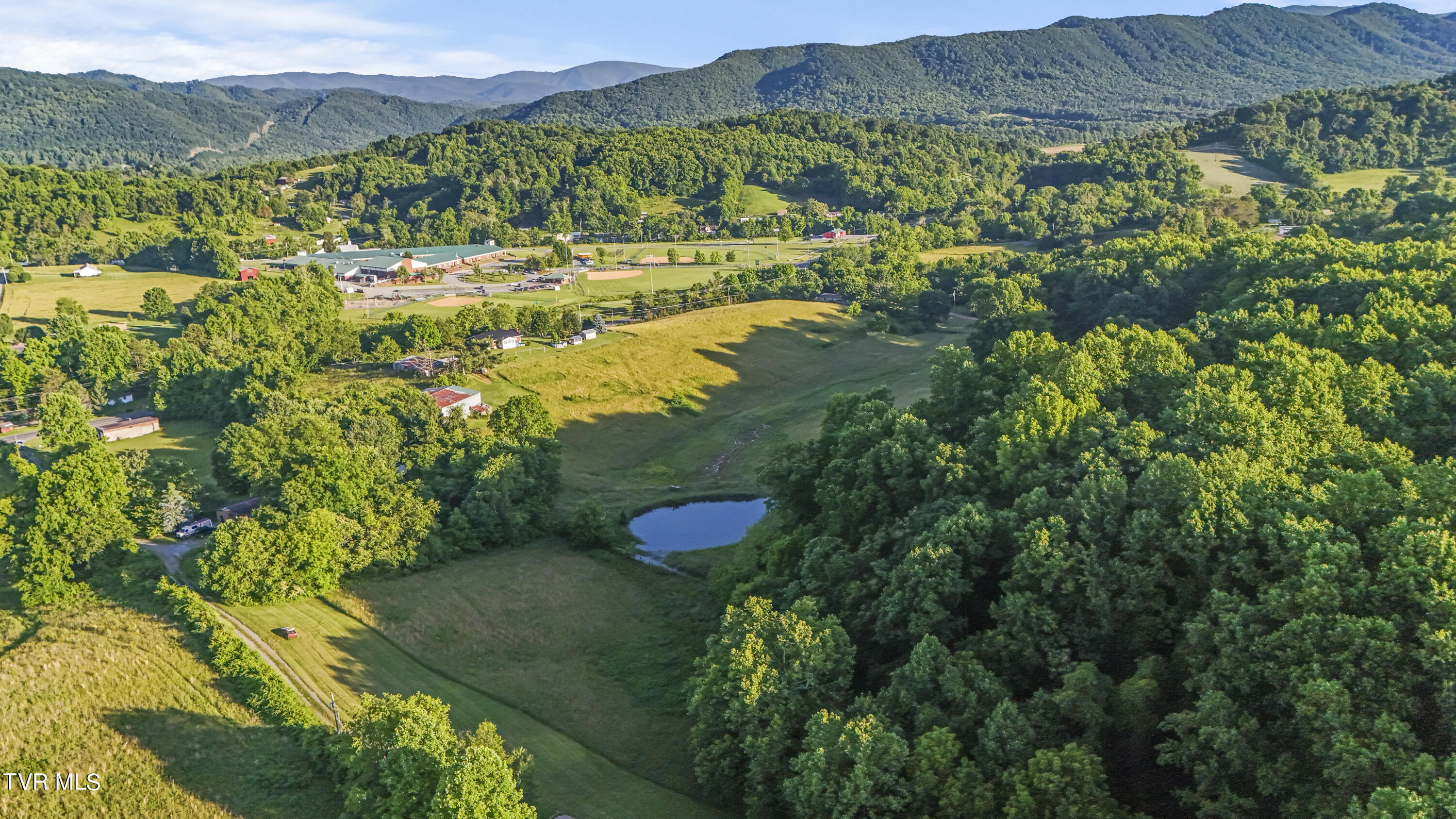Jonesborough, Tennessee, 37659, United States, 3 Bedrooms Bedrooms, ,3 BathroomsBathrooms,Residential,For Sale,1888653