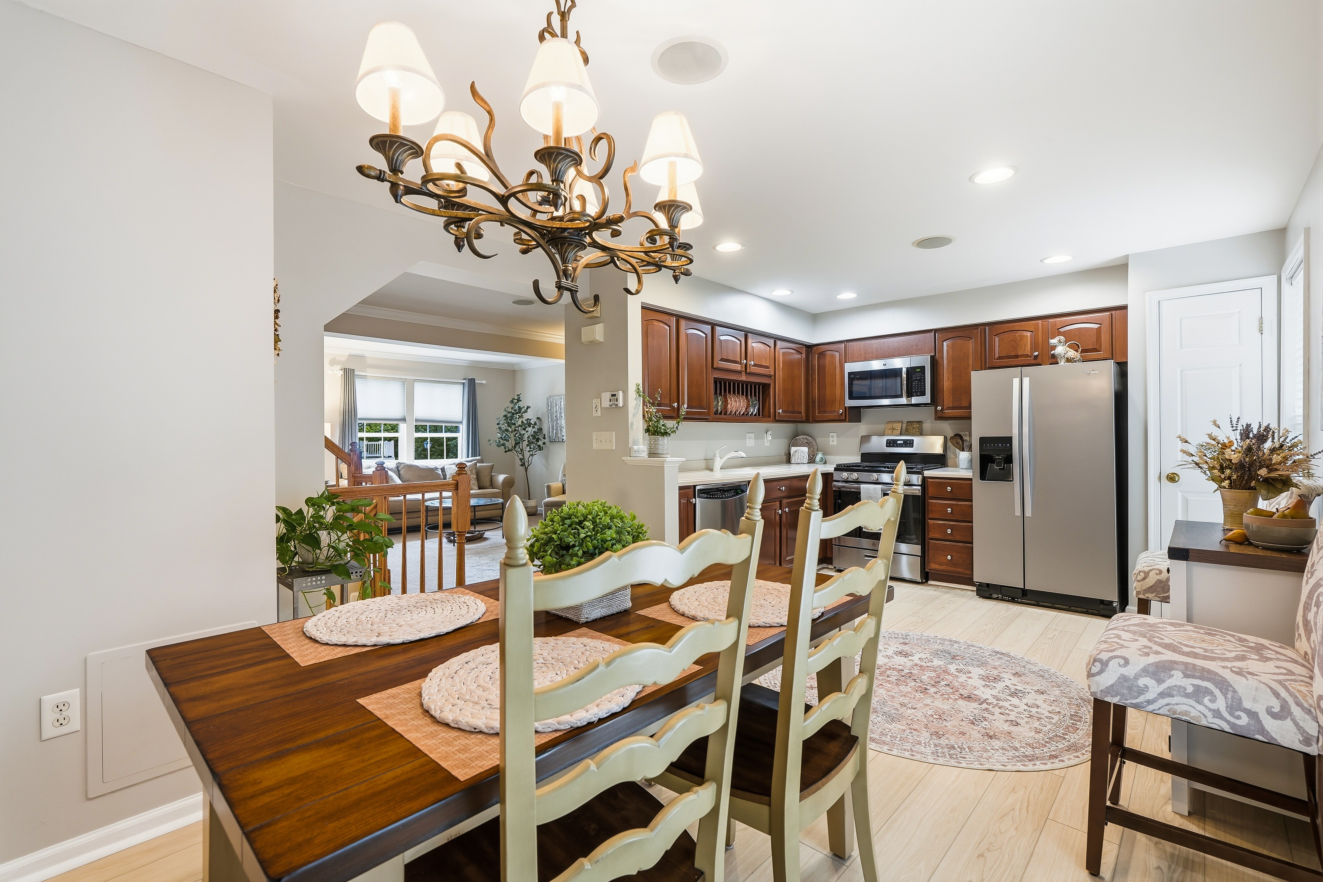  Immaculate & Beautifully Maintained Townhouse in Cedar Glen - 物件實景