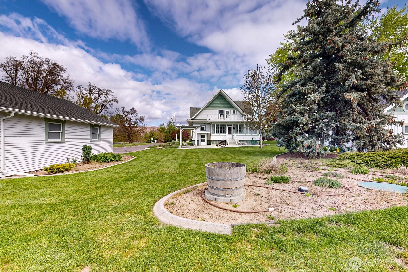 Waitsburg, Washington, 99361, United States, 4 Bedrooms Bedrooms, ,3 BathroomsBathrooms,Residential,For Sale,1793079