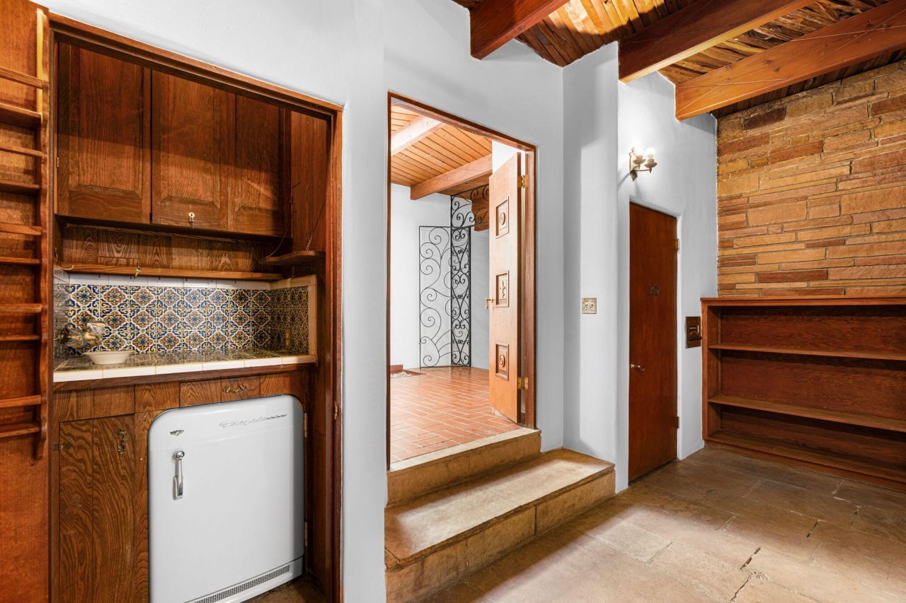 Albuquerque, New Mexico, 87106, United States, 4 Bedrooms Bedrooms, ,5 BathroomsBathrooms,Residential,For Sale,1896146