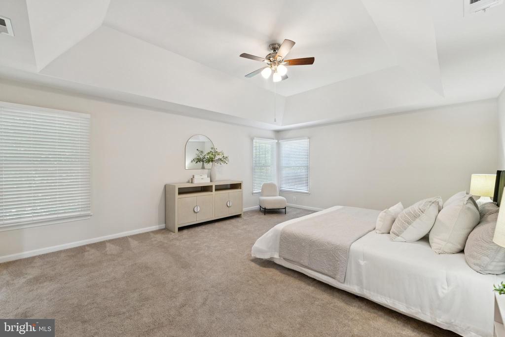 Fairfax Station, Virginia, 22039, United States, 5 Bedrooms Bedrooms, ,4 BathroomsBathrooms,Residential,For Sale,1887245