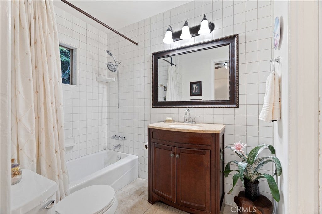 Los Angeles, California, 90063, United States, 3 Bedrooms Bedrooms, ,3 BathroomsBathrooms,Residential,For Sale,1938120