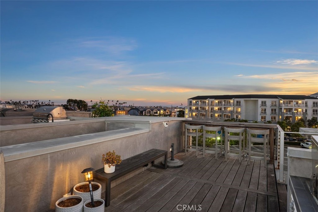 Newport Beach, California, 92663, United States, 2 Bedrooms Bedrooms, ,3 BathroomsBathrooms,Residential,For Sale,1989399