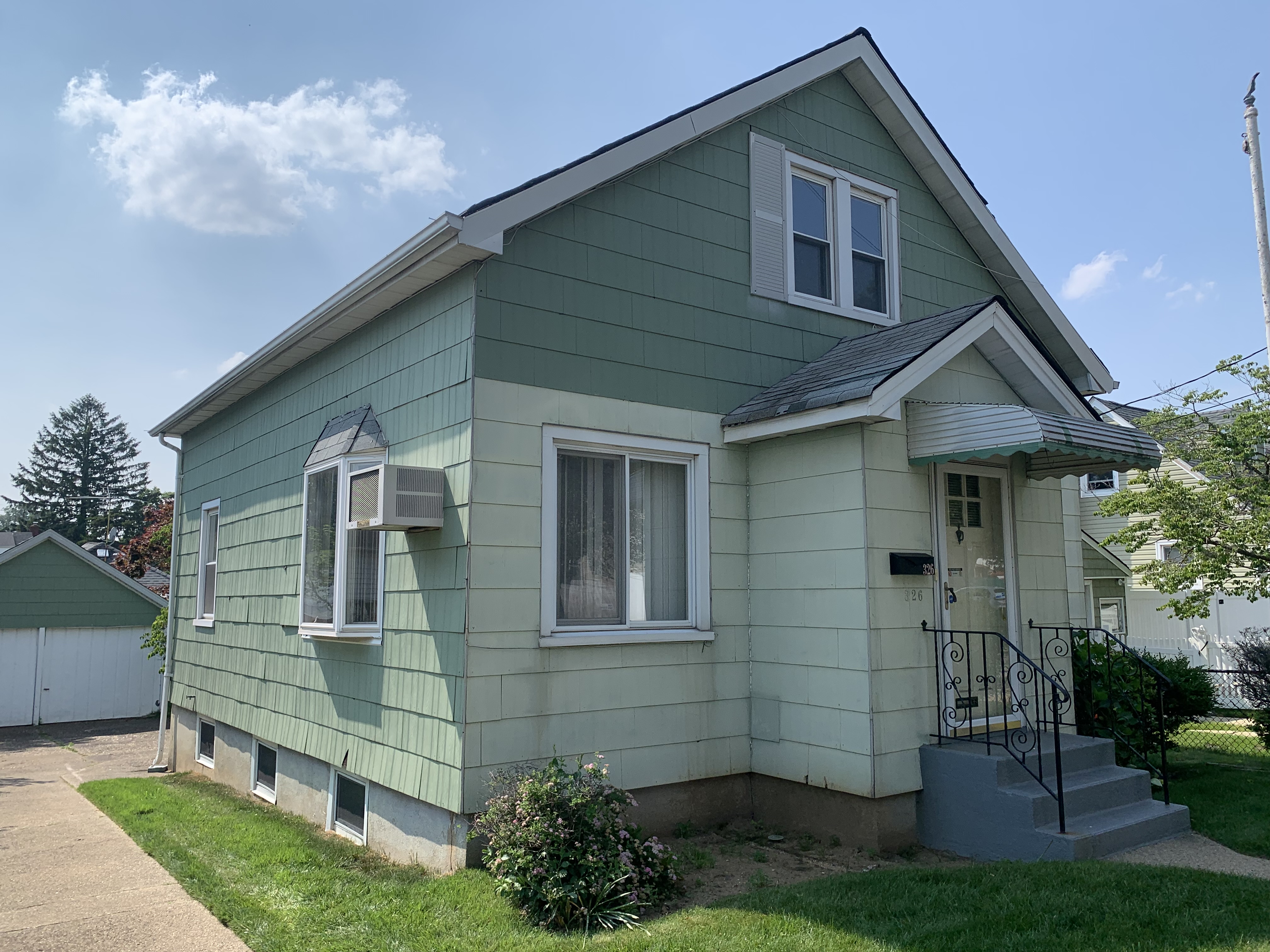 Elmont, New York, 11003, United States, 3 Bedrooms Bedrooms, ,1 BathroomBathrooms,Residential,For Sale,1976204