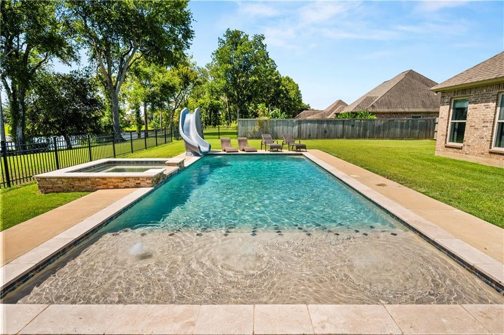 Natchitoches, Louisiana, 71457, United States, 4 Bedrooms Bedrooms, ,3 BathroomsBathrooms,Residential,For Sale,1974090