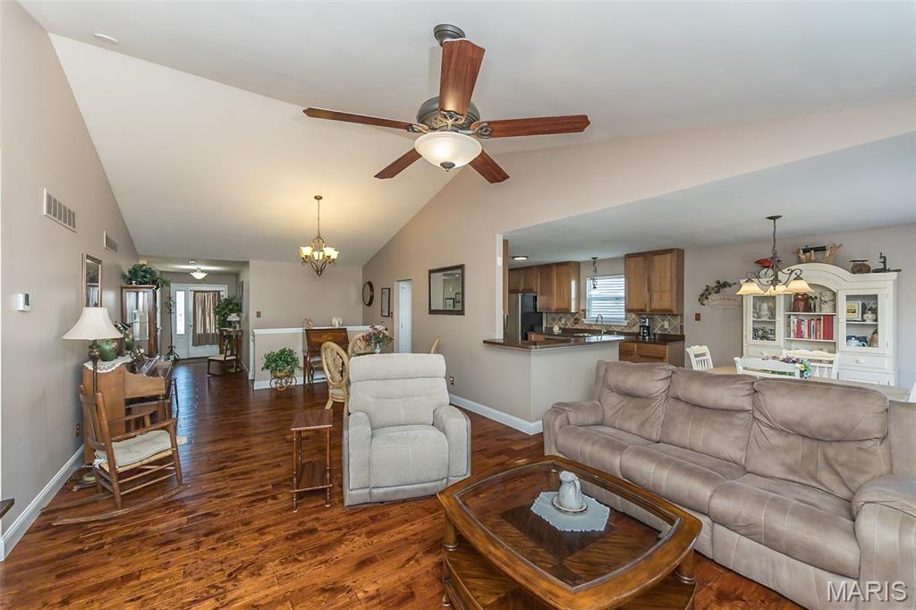 St Peters, Missouri, 63304, United States, 4 Bedrooms Bedrooms, ,3 BathroomsBathrooms,Residential,For Sale,1933139
