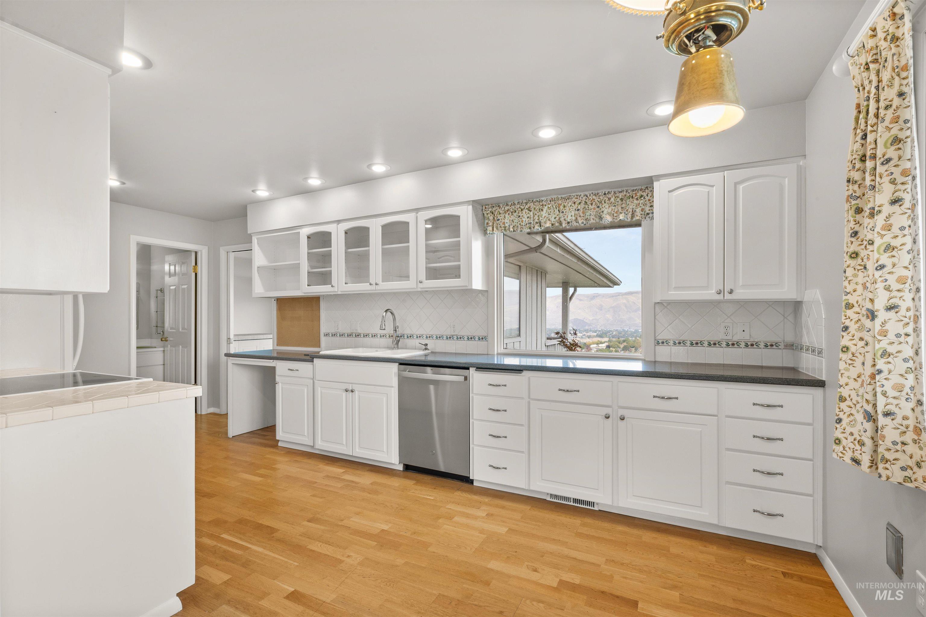 Lewiston, Idaho, 83501, United States, 4 Bedrooms Bedrooms, ,Residential,For Sale,1862440