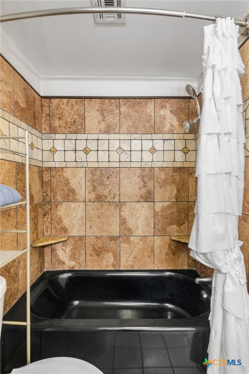 Hallettsville, Texas, 77964, United States, 4 Bedrooms Bedrooms, ,3 BathroomsBathrooms,Residential,For Sale,1988312