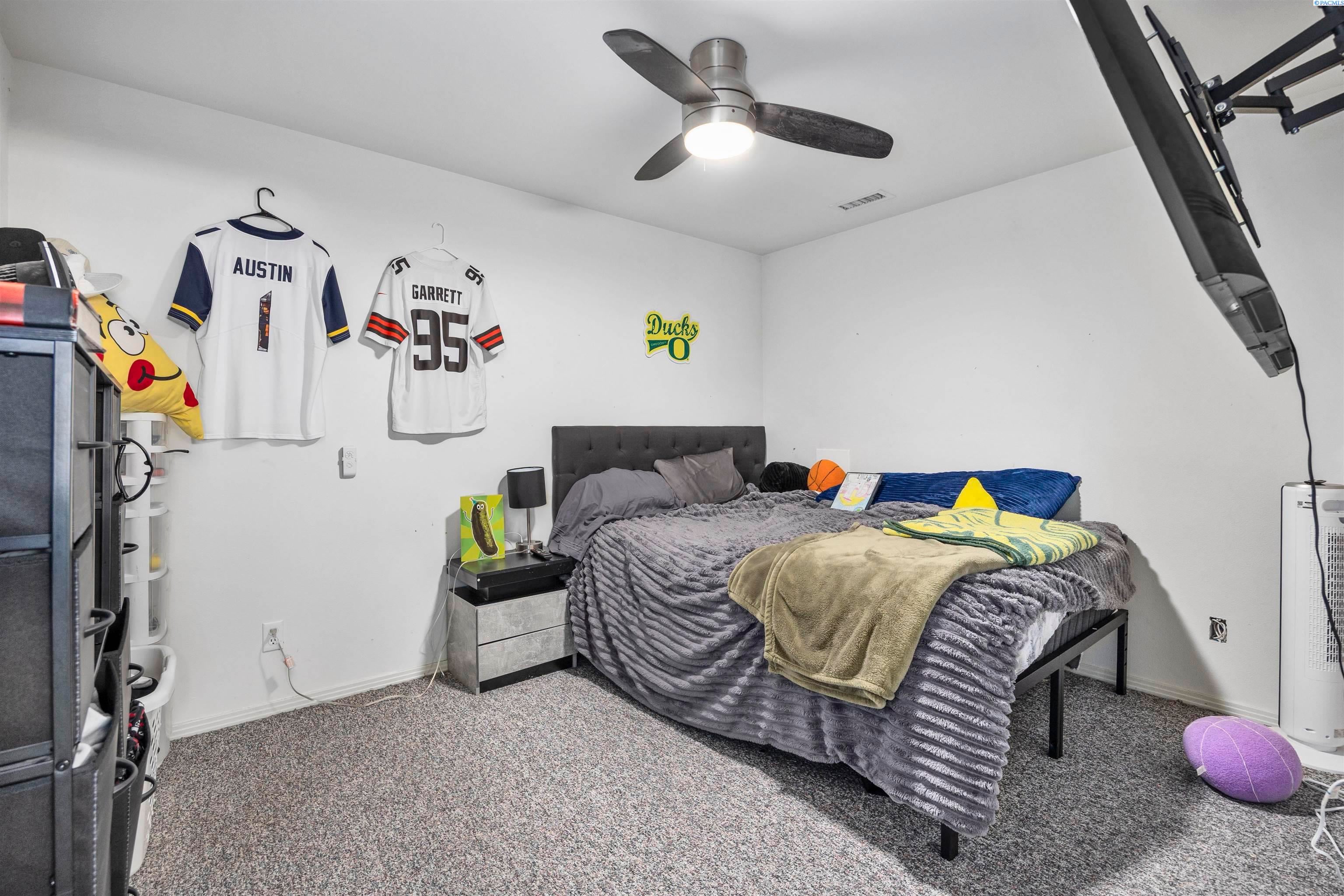 Kennewick, Washington, 99337, United States, 6 Bedrooms Bedrooms, ,4 BathroomsBathrooms,Residential,For Sale,1979182