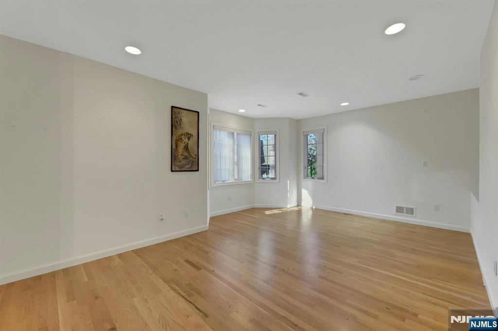 Park Ridge, New Jersey, 07656, United States, 3 Bedrooms Bedrooms, ,5 BathroomsBathrooms,Residential,For Sale,2001843