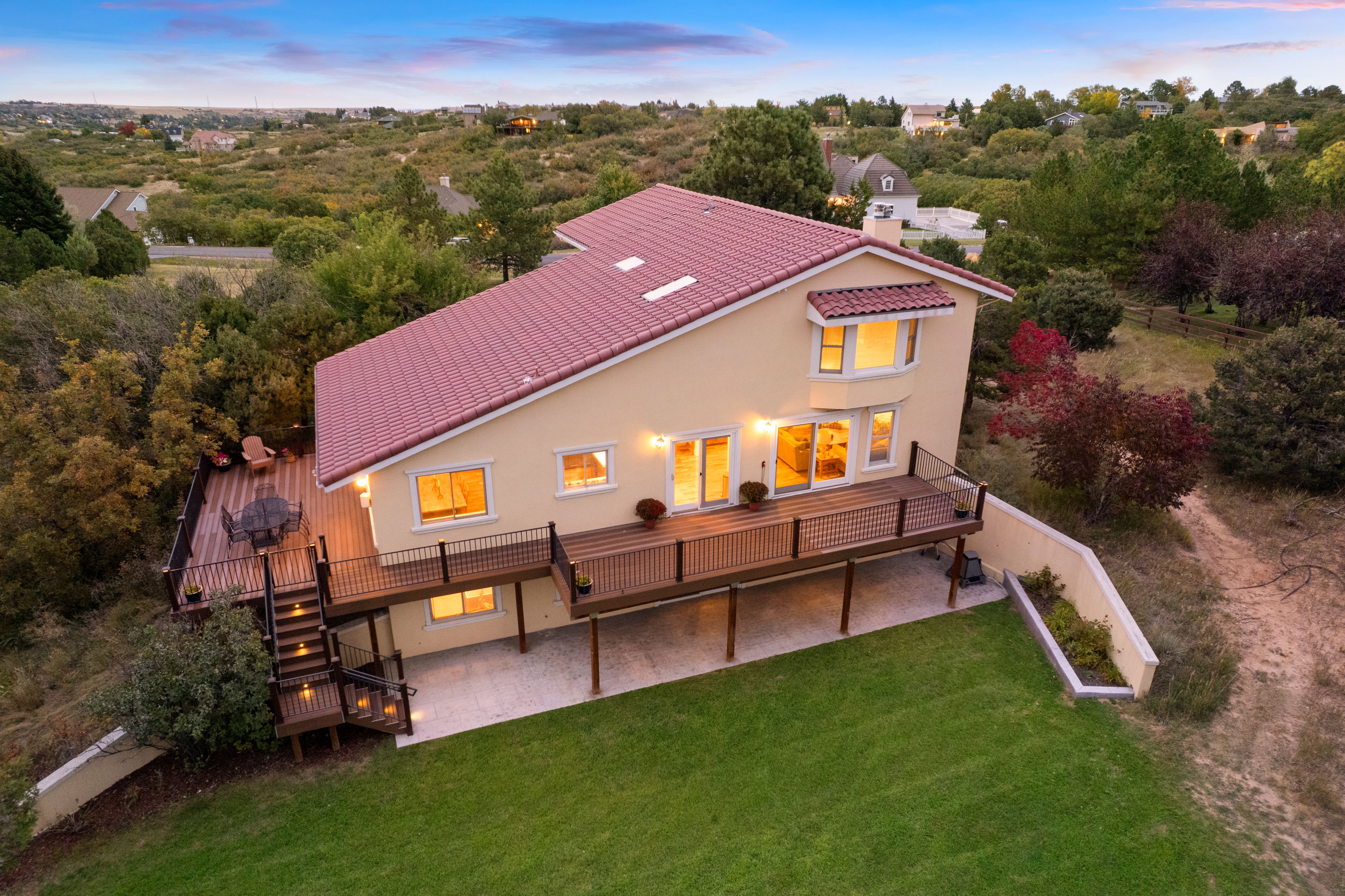  Extensively Renovated 4 Bedroom  4 Bathroom In Highly Desirable Charter Oaks - 物件實景