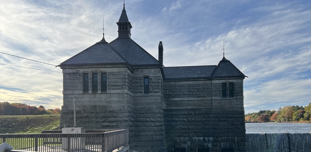 Framingham, Massachusetts, 01702, United States, 4 Bedrooms Bedrooms, ,2 BathroomsBathrooms,Residential,For Sale,1967080