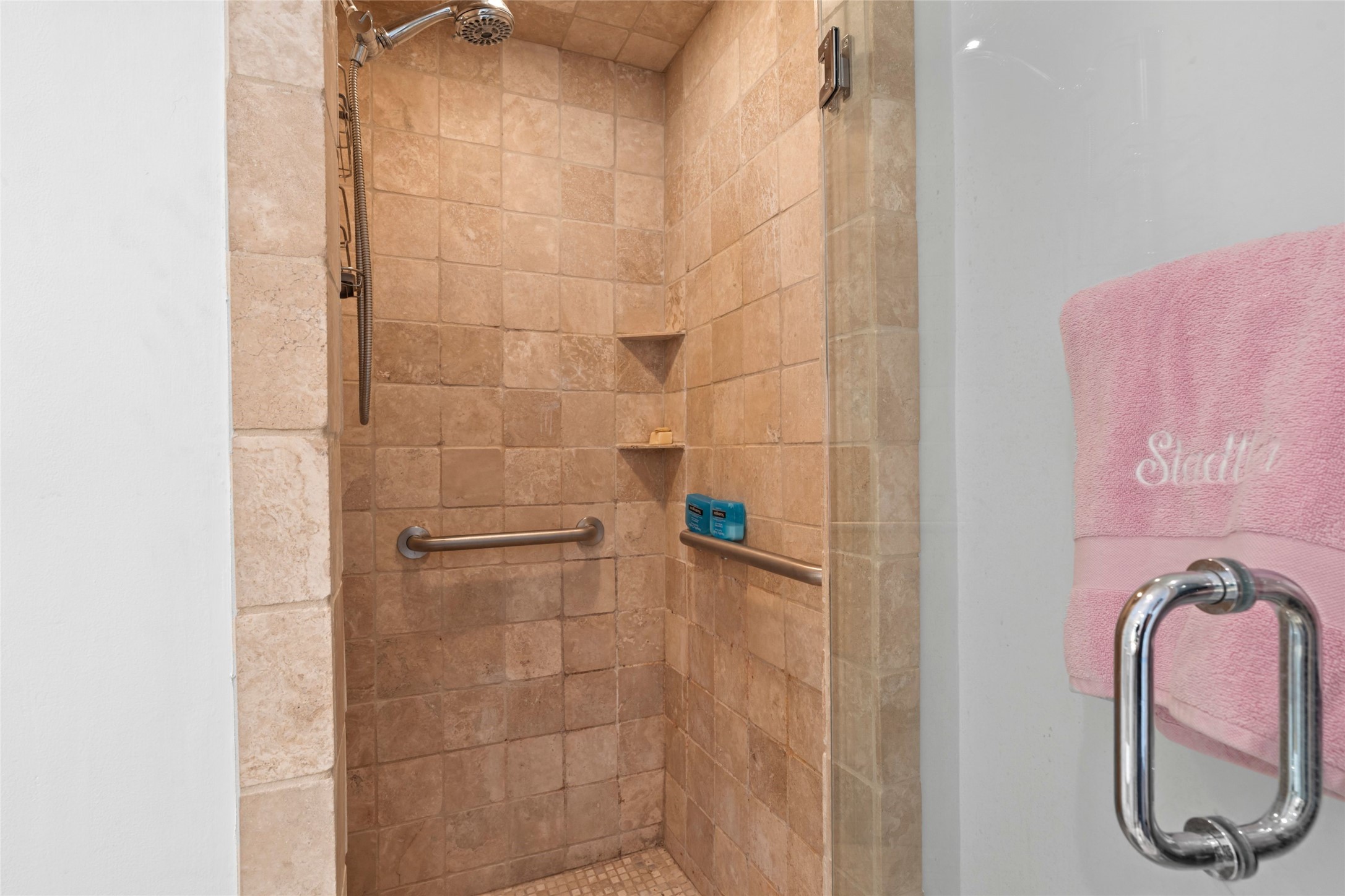  637 E. Alameda Street - 物件實景