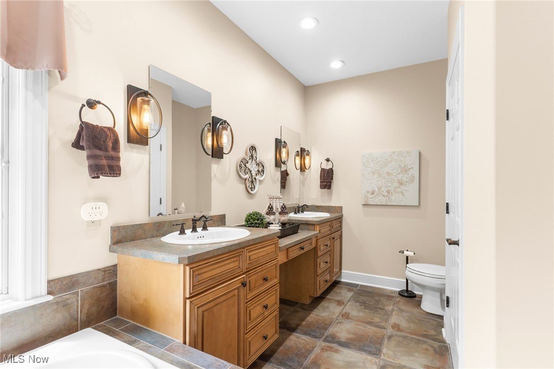 Poland, Ohio, 44514, United States, 5 Bedrooms Bedrooms, ,5 BathroomsBathrooms,Residential,For Sale,1895339