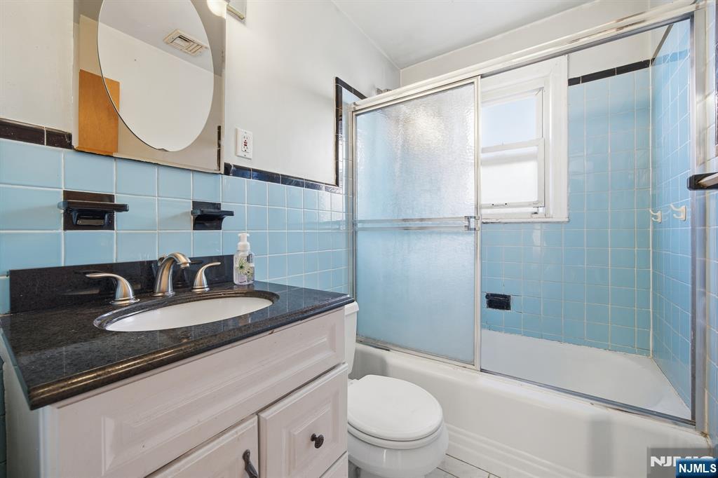 Fort Lee, New Jersey, 07024, United States, 4 Bedrooms Bedrooms, ,3 BathroomsBathrooms,Residential,For Sale,2003109