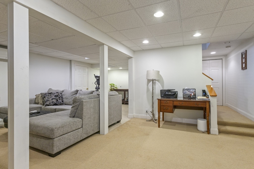 Bellingham, Massachusetts, 02019, United States, 3 Bedrooms Bedrooms, ,3 BathroomsBathrooms,Residential,For Sale,1938371