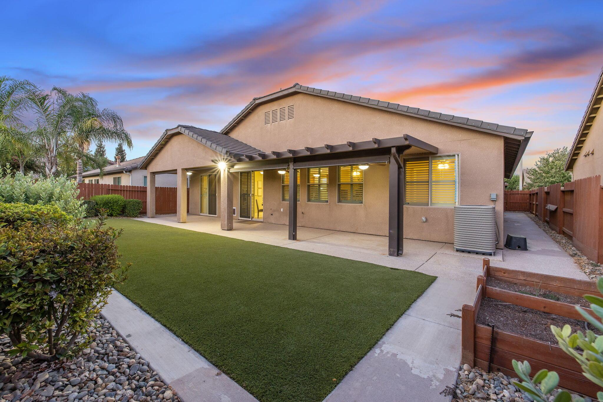 Visalia, California, 93277, United States, 3 Bedrooms Bedrooms, ,2 BathroomsBathrooms,Residential,For Sale,1937034