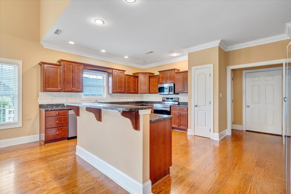 Huddleston, Virginia, 24104, United States, 4 Bedrooms Bedrooms, ,4 BathroomsBathrooms,Residential,For Sale,2048445