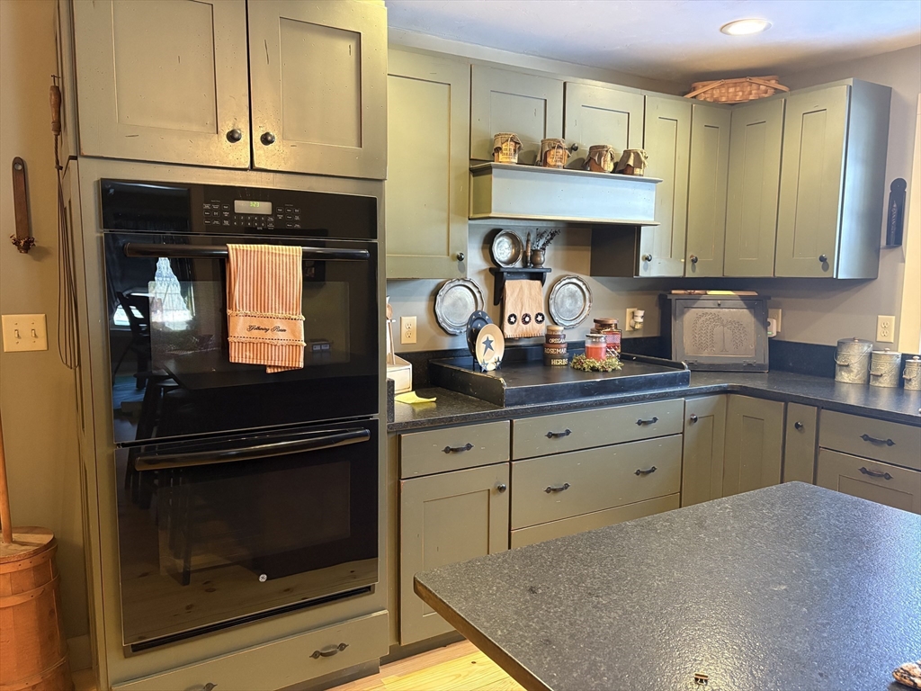 Northbridge, Massachusetts, 01588, United States, 4 Bedrooms Bedrooms, ,2 BathroomsBathrooms,Residential,For Sale,2015326