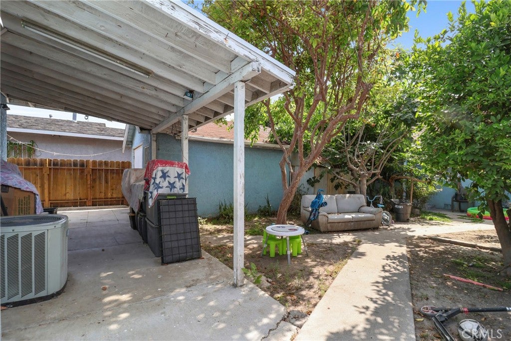 Los Angeles, California, 90016, United States, ,Residential,For Sale,1892903