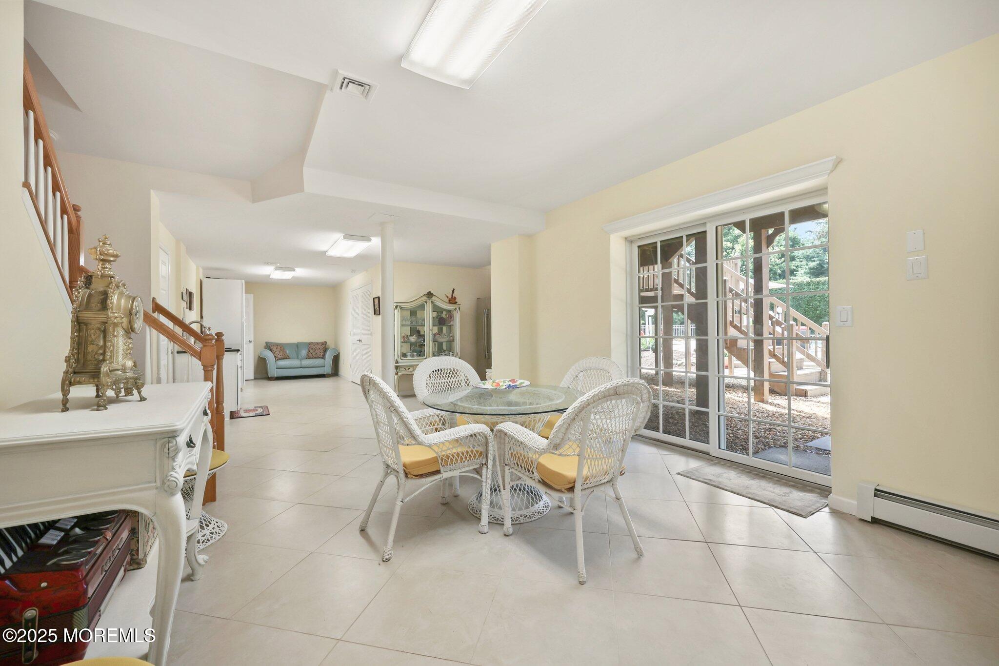 Manalapan, New Jersey, 07726, United States, 5 Bedrooms Bedrooms, ,7 BathroomsBathrooms,Residential,For Sale,1979083