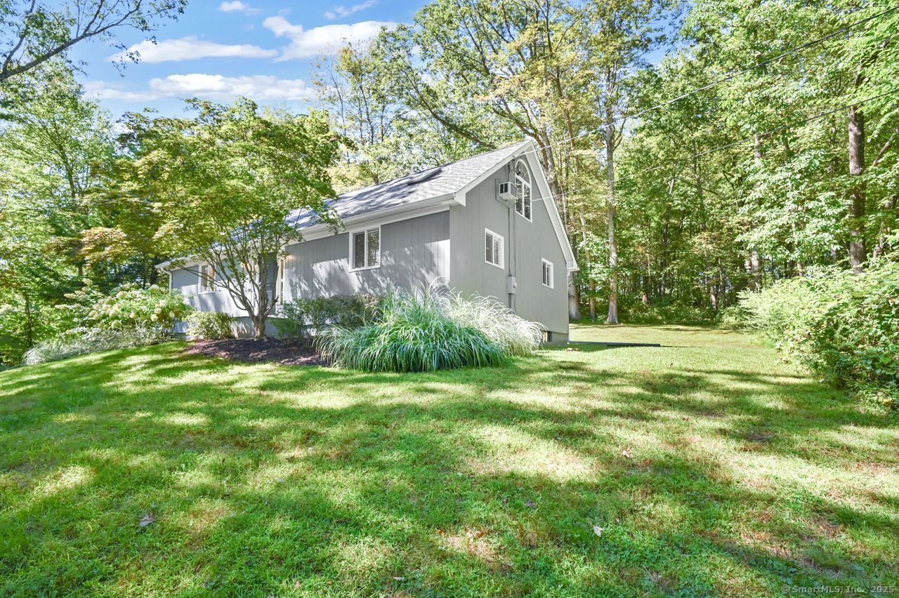 Newtown, Connecticut, 06470, United States, 3 Bedrooms Bedrooms, ,2 BathroomsBathrooms,Residential,For Sale,1941987