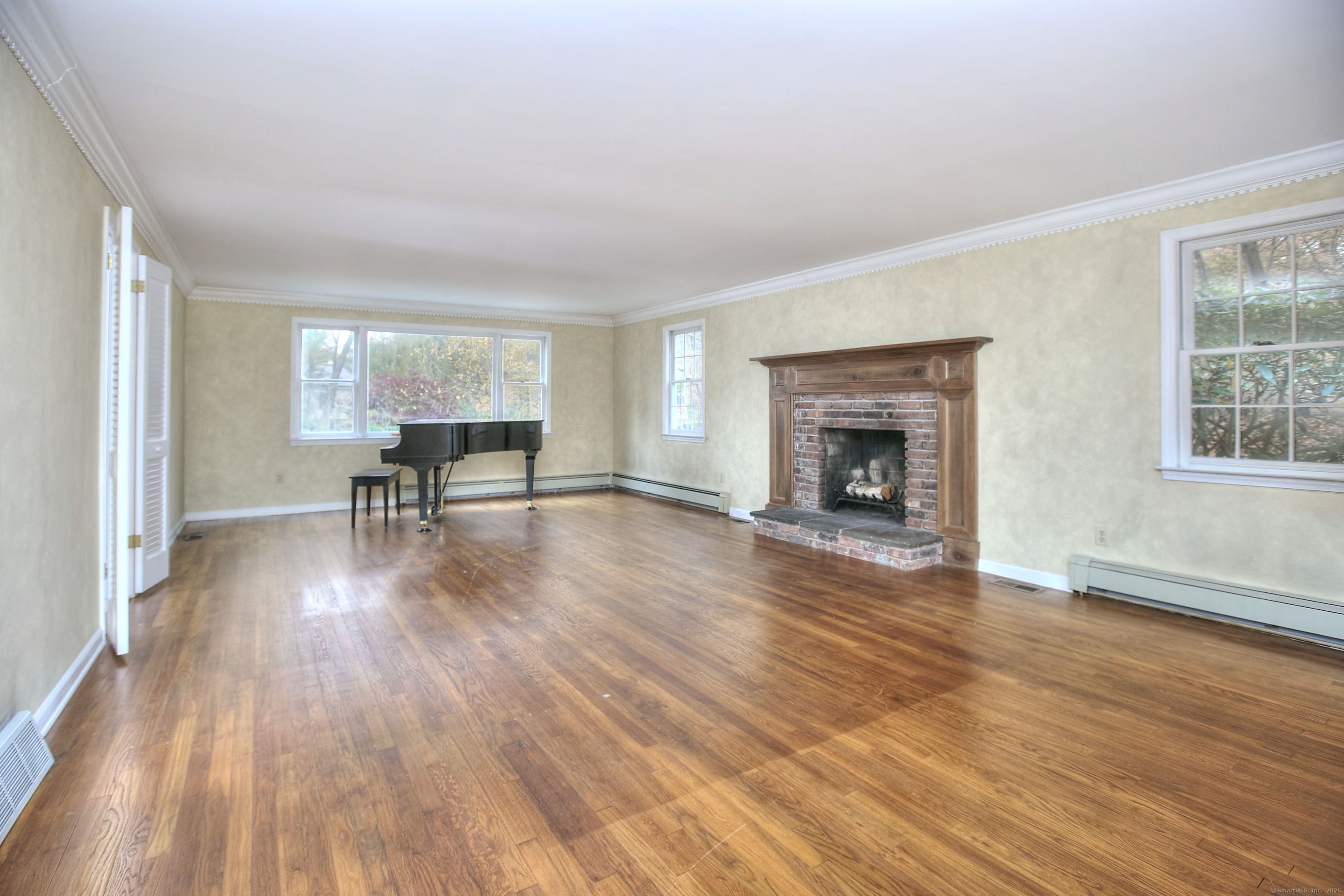 Westport, Connecticut, 06880, United States, 4 Bedrooms Bedrooms, ,3 BathroomsBathrooms,Residential,For Sale,1987489