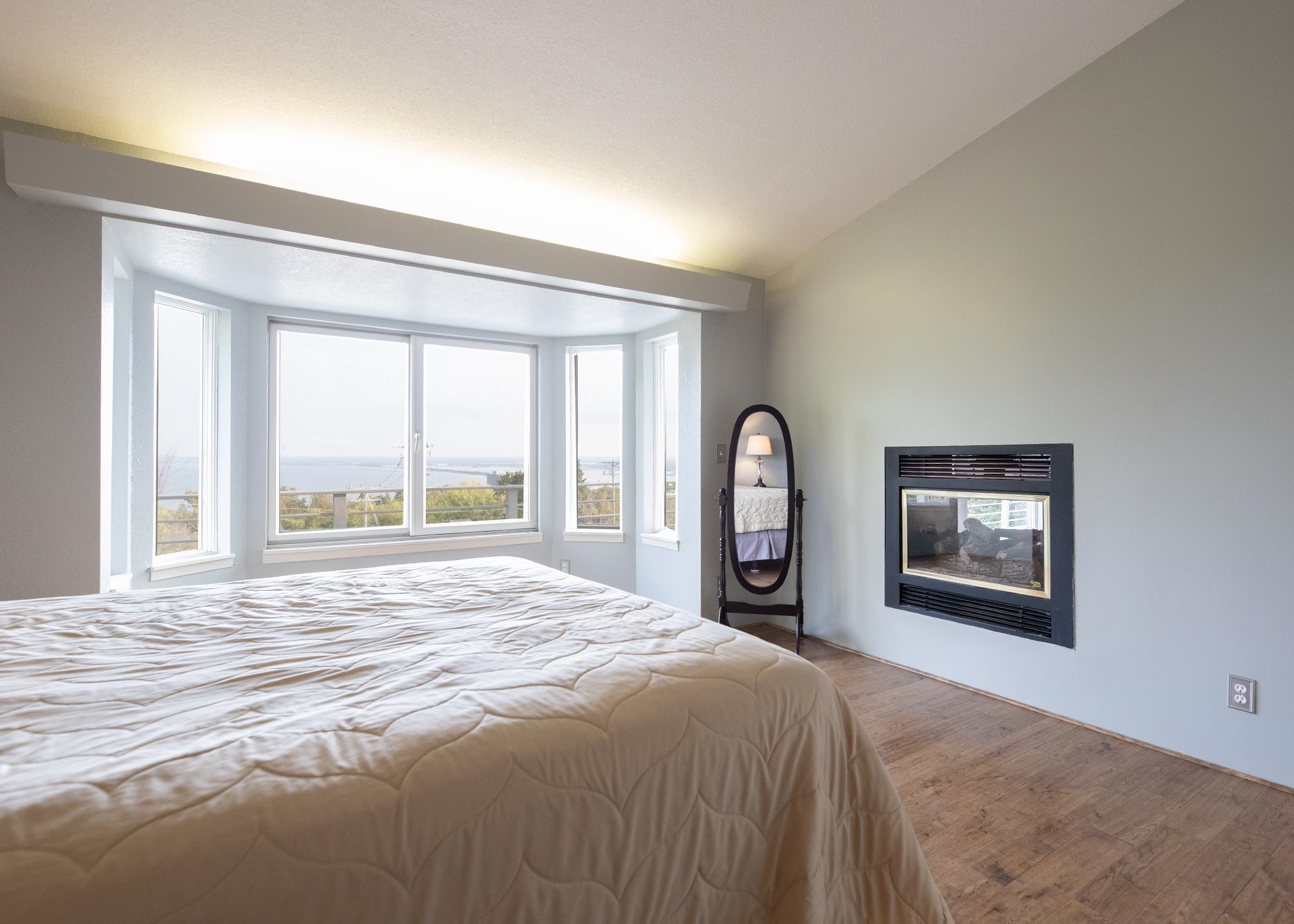 Duluth, Minnesota, 55805, United States, 4 Bedrooms Bedrooms, ,2 BathroomsBathrooms,Residential,For Sale,1941735
