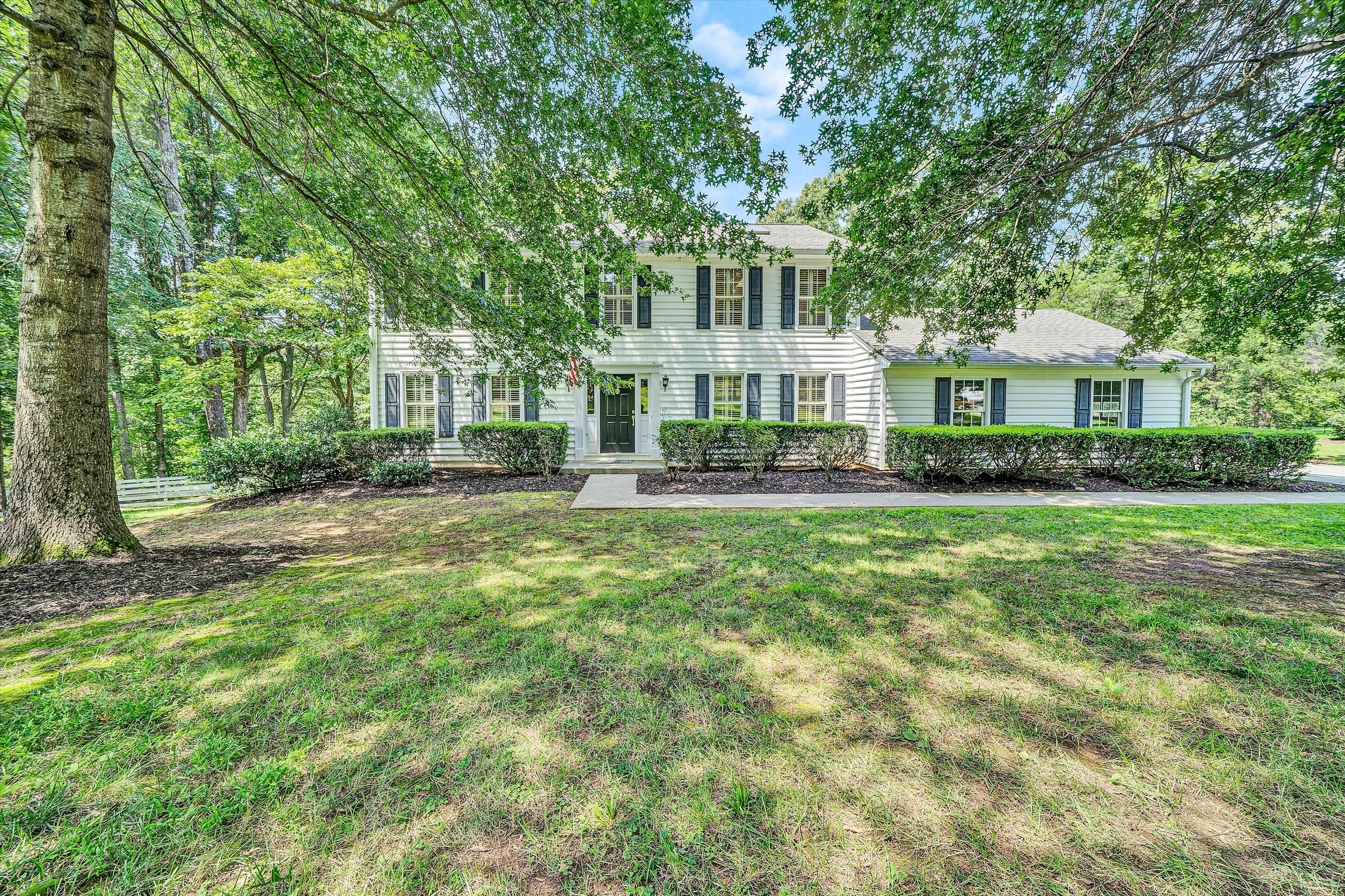 Bedford, Virginia, 24523, United States, 4 Bedrooms Bedrooms, ,4 BathroomsBathrooms,Residential,For Sale,1914324