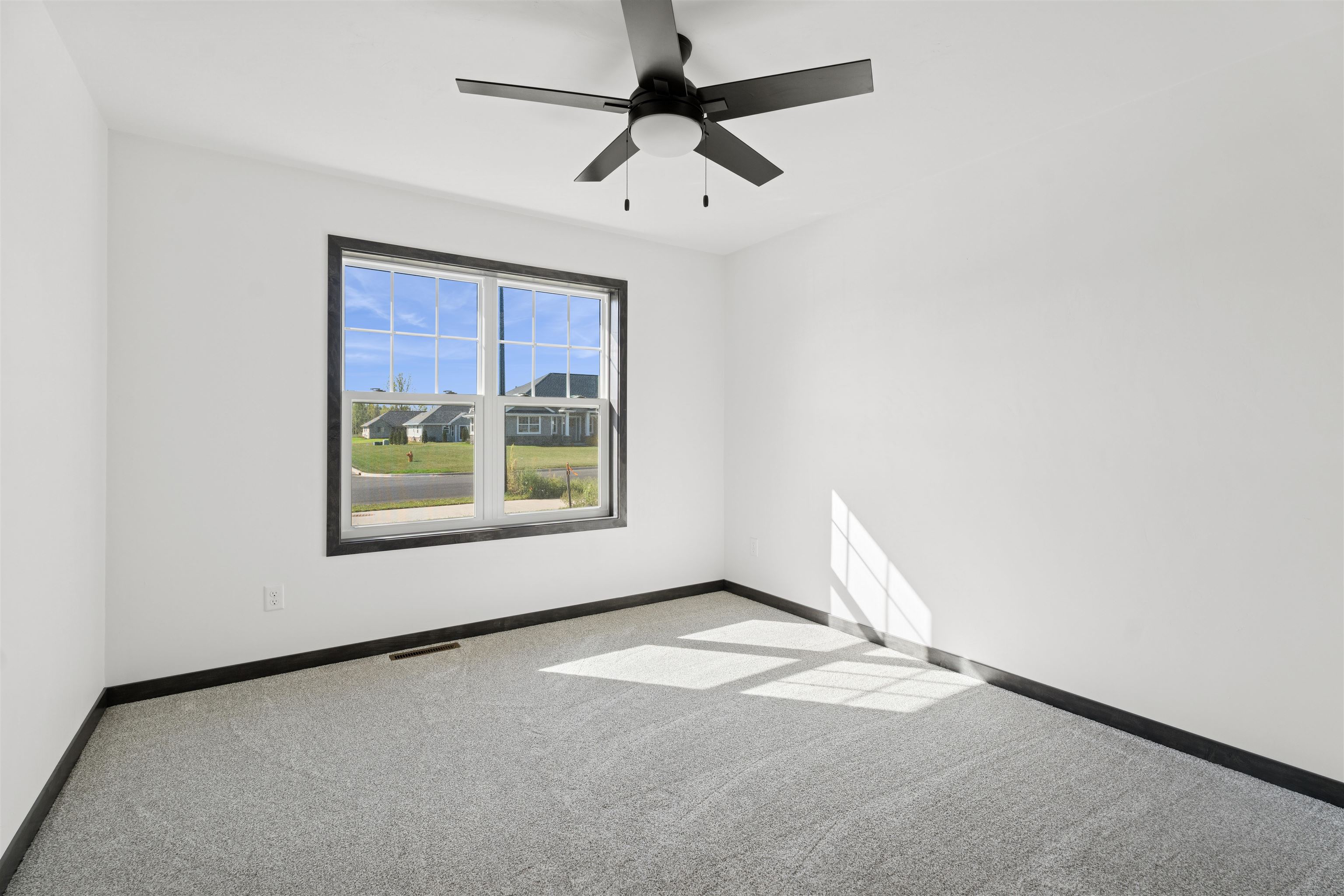 DE PERE, Wisconsin, 54115, United States, 3 Bedrooms Bedrooms, ,3 BathroomsBathrooms,Residential,For Sale,1696828