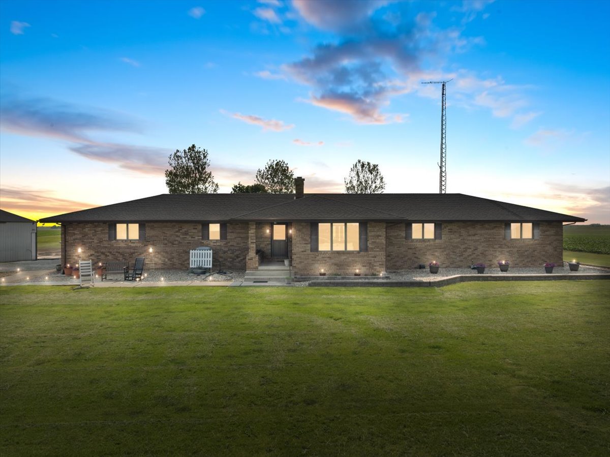 Saunemin, Illinois, 61769, United States, 4 Bedrooms Bedrooms, ,4 BathroomsBathrooms,Residential,For Sale,1958383